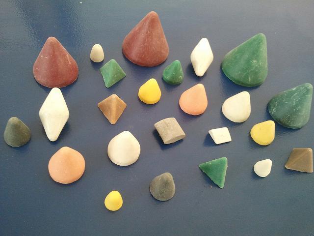 15*15三角形/圆锥形白色树脂研磨石石